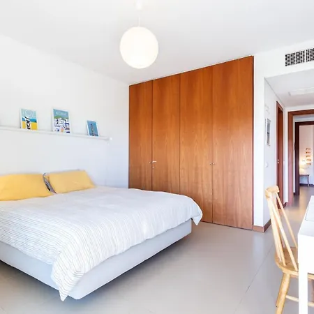Luxurious And Bright Marina Village *