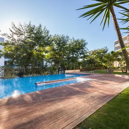 Апартаменты Luxurious And Bright Marina Village *